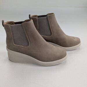 ABEO Passage Women's Chelsea Boot Size 6.5 Beige